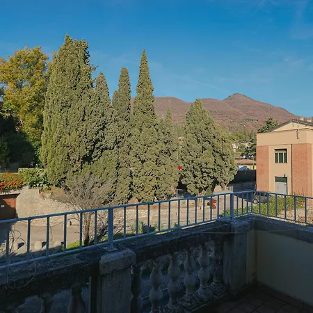 Lake View Apartament *